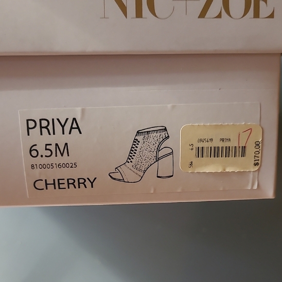 Red Heeled Boots with Knit Texture and Open Toe - Picture 3 of 3